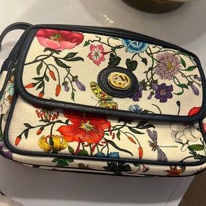 Gucci Flora Small Printed Shoulder Bag
